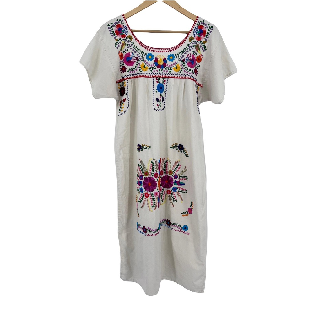 embroidered vintage 70s Oaxaca dress floral Mexican 1970s S/M